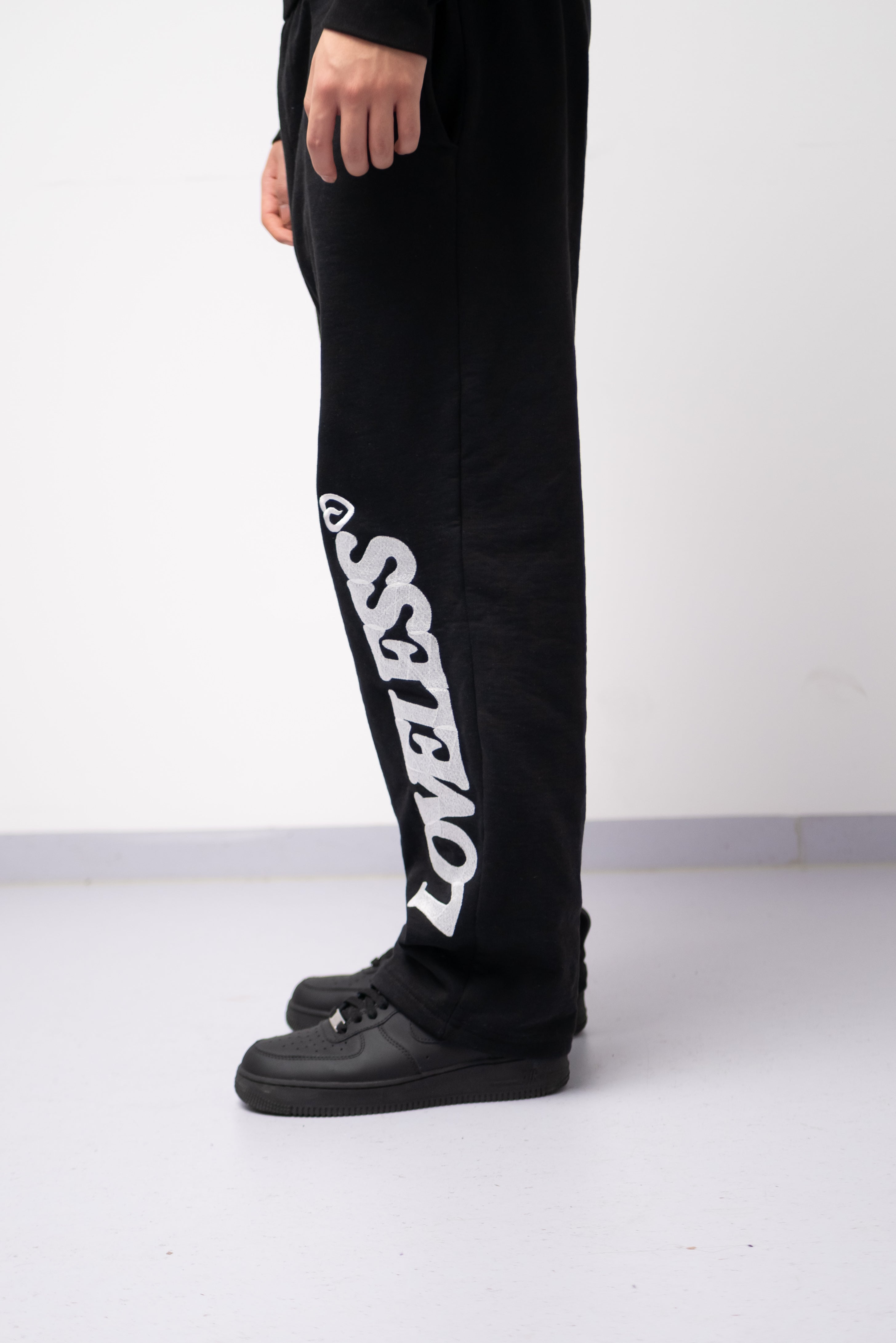 LOVELESS JOGGER (black)