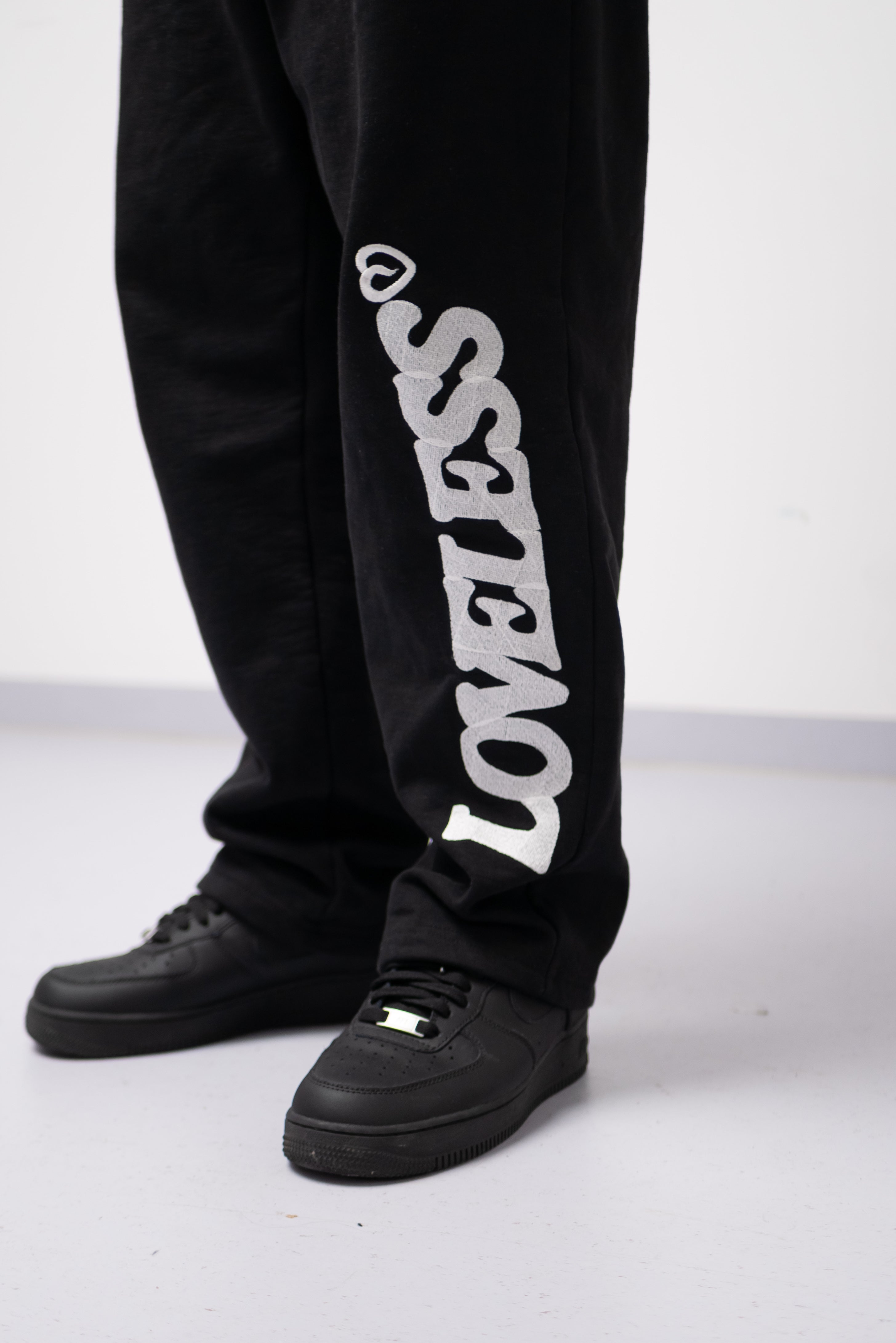 LOVELESS JOGGER (black)